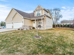 4030 Wyndham Pointe Cir, Brookfield, WI 53005