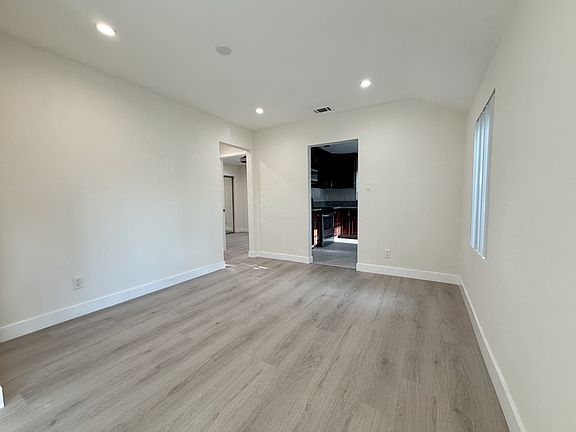 5th image of 1004 S Bruce Ln