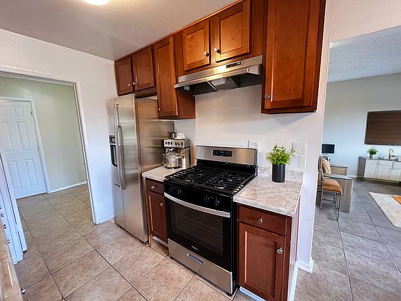 4th image of 1521 E Canfield Ln APT 4