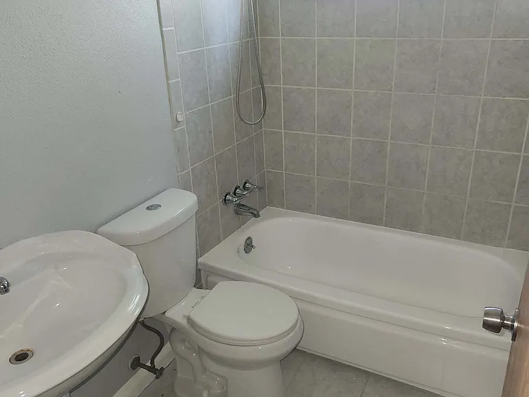 1420 Eppinger Blvd — Photo 9