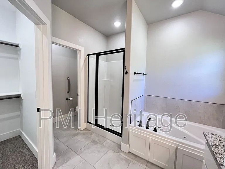 24 Bonhill Ln — Photo 13