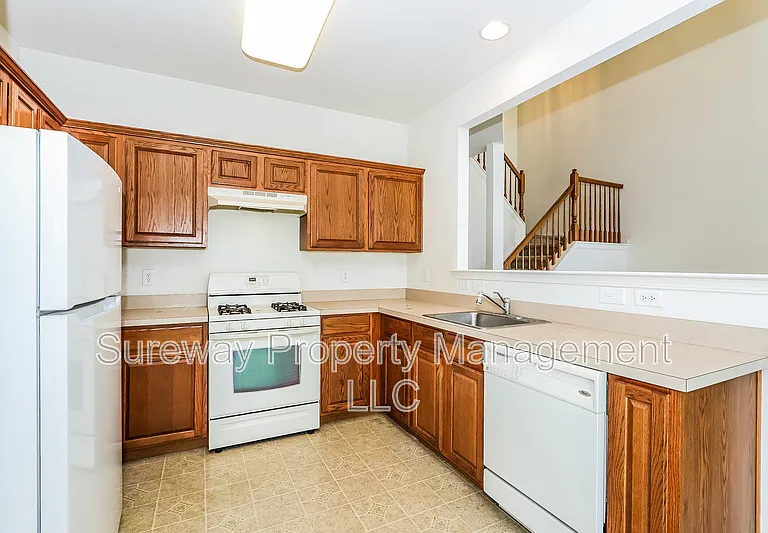 158 Chancellor Dr — Photo 8