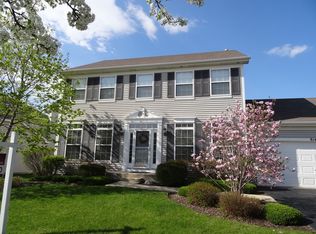 814 Columbus Dr, Oswego, IL 60543