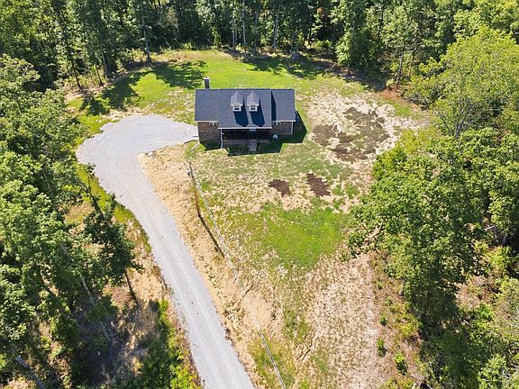 3rd image of 733 Mitchell Rd