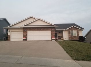 618 Field Crest Dr, Carroll, IA 51401