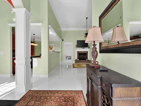 5th image of 304 Montview Way