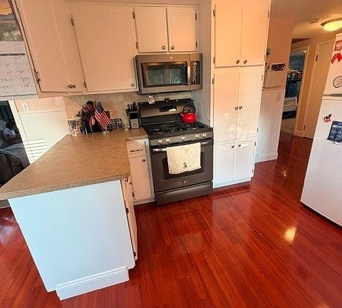 5th image of 1700 Eggert Rd
