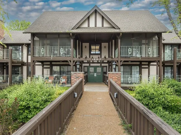 1440 Heritage Lndg APT 110, Saint Charles, MO 63303