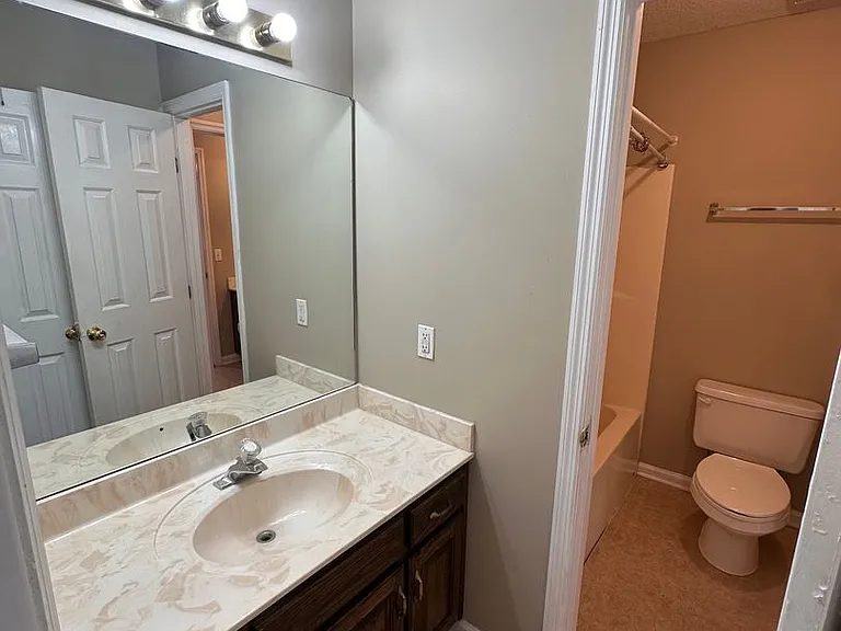 900 Country Club Rd — Photo 11
