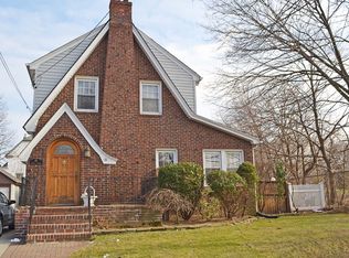 95 Clover Ave, Floral Park, NY 11001