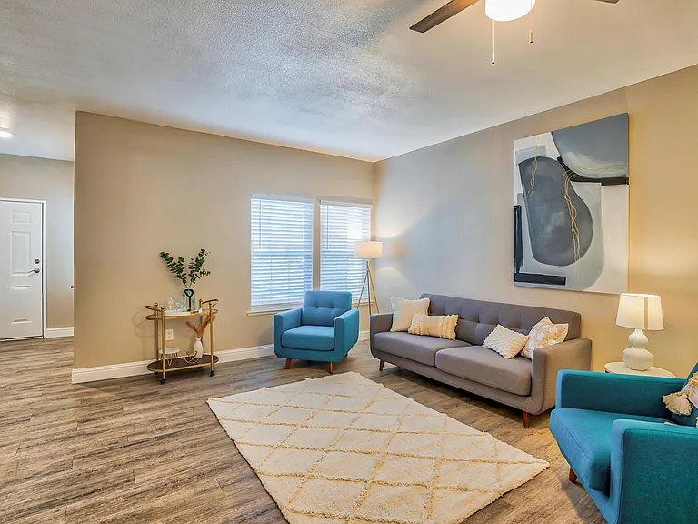 Ascent Townhome Apartments — Photo 9