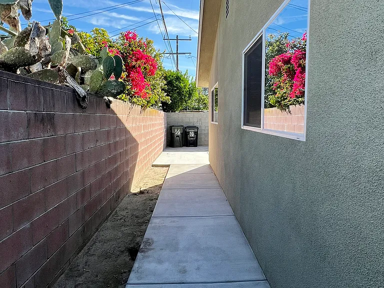 6827 San Luis St #1/2 — Photo 29