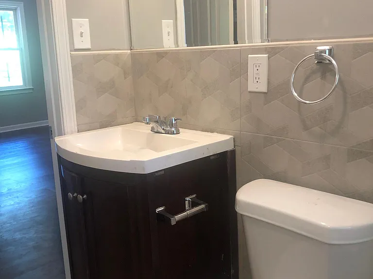 668 Charlotte Pl NW #A — Photo 3