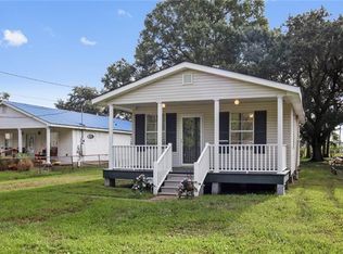 1049 Oak Ave, Bridge City, LA 70094