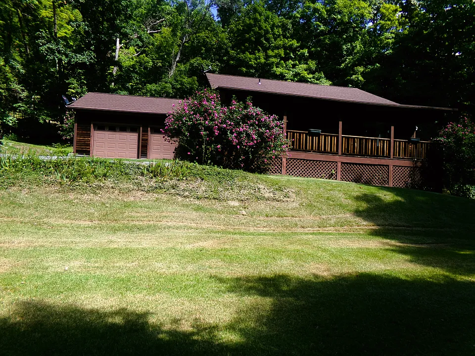 449 White Schoolhouse Rd