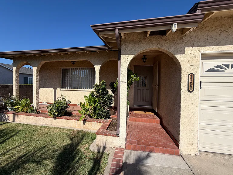 11608 Painter Ave — Photo 2