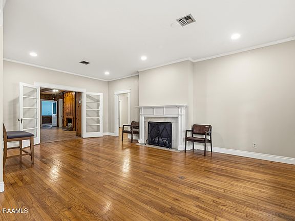 5th image of 135 Clark Ct