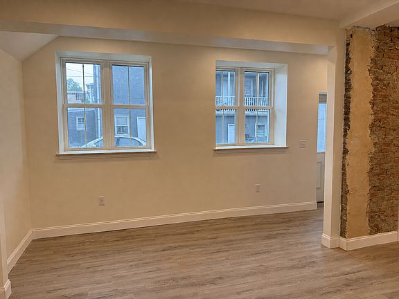 4th image of 463 S Prince St #B