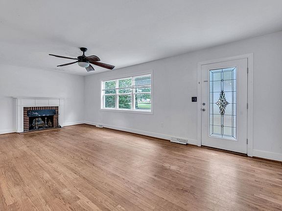 4th image of 1201 Lakeview Cir