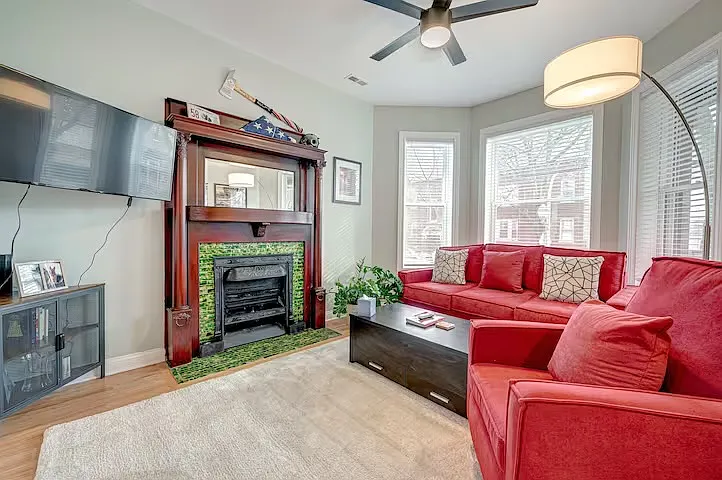 2908 W Fletcher St #1 — Photo 3