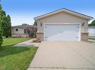 3788 Joslyn Rd, Orion, MI 48359