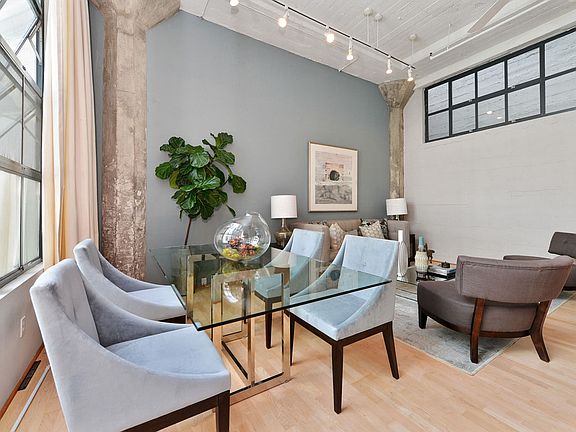 4th image of 601 4th St Unit 203