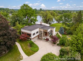14134 Garfield Dr, Spring Lake, MI 49456