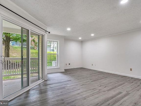 3rd image of 1527 Lincoln Way APT 102