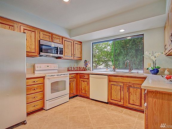 4th image of 10905 159th Ave NE