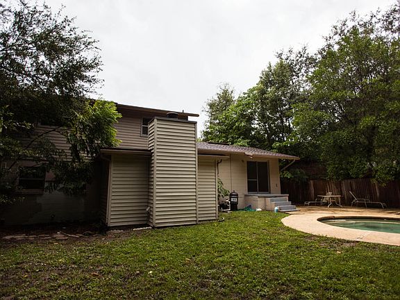 3rd image of 968 Fontana Ct W