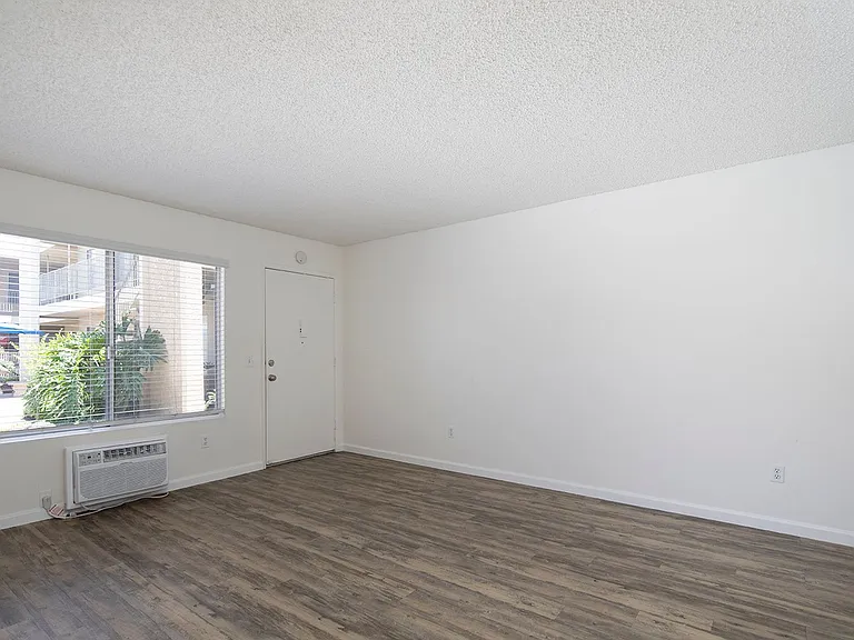 Four Winds Apartments — Photo 10