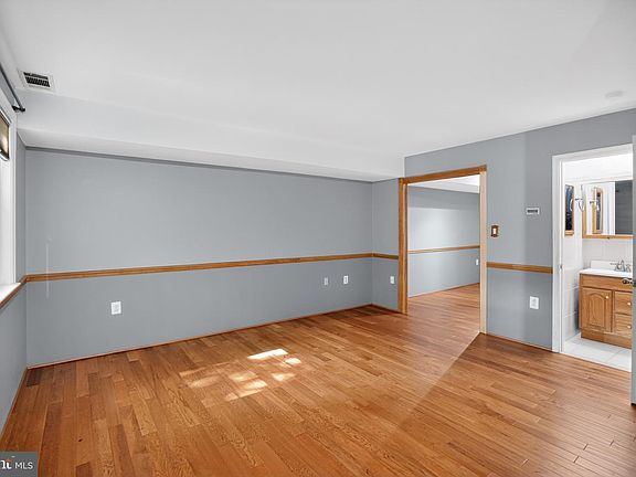 4th image of 856 Azalea Dr #20
