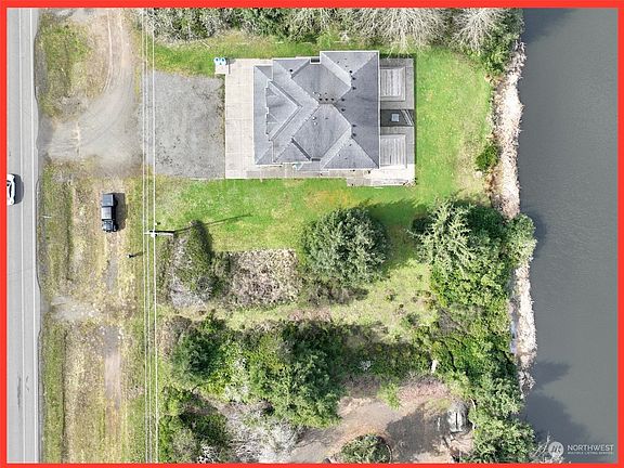 5th image of 910 Point Brown Avenue SE