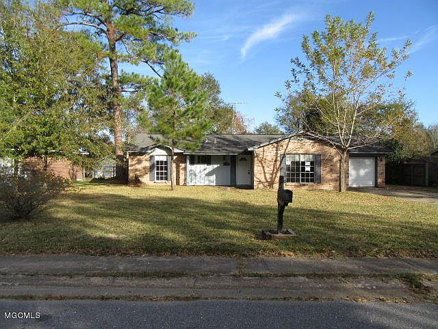 1st image of 1304 Queen Park Cir