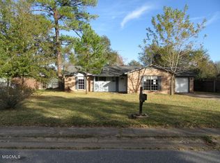 1304 Queen Park Cir, Ocean Springs, MS 39564