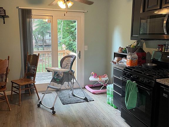 3rd image of 265 Reno St
