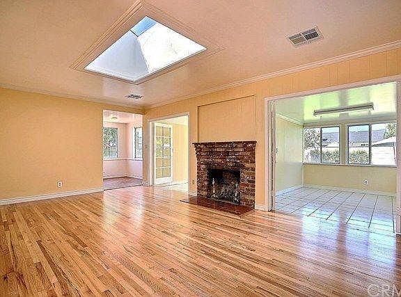 3rd image of 901 E Lucille Ave