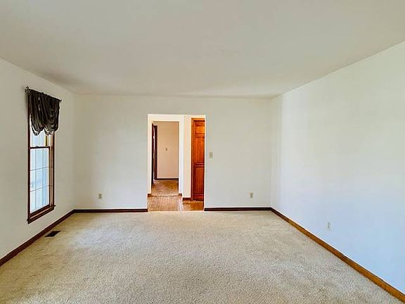 5th image of 1506 N Meadowbrook Dr