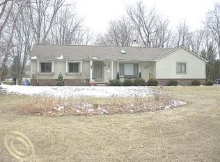 3170 Pleasant Valley Rd, Brighton, MI 48114