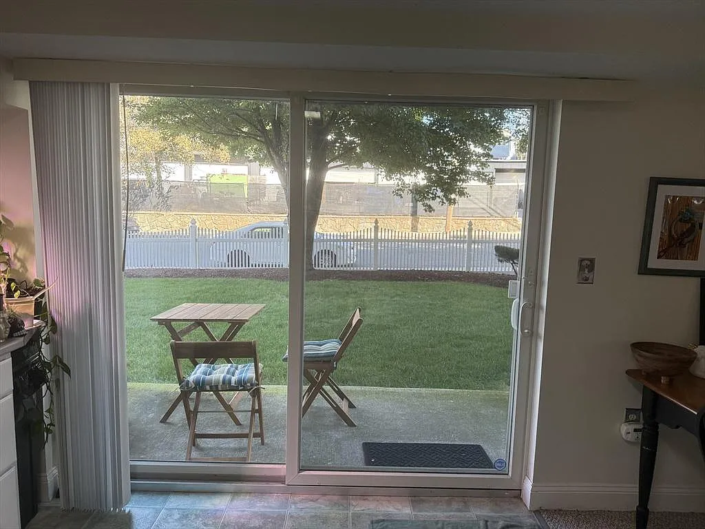 Studio, 525 sqft, $2,100 — Photo 3