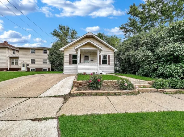 104 University Ave W, Minot, ND 58703