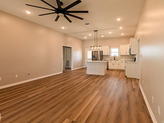 4th image of 609 Lanes Way