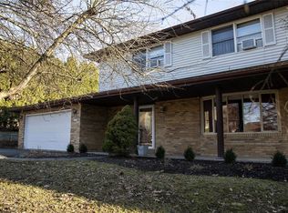 2608 Princeton Dr, Vestal, NY 13850