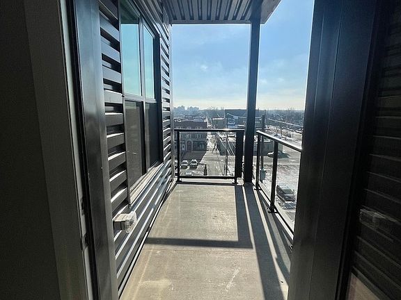 5th image of 531 Pelissier St Unit 206