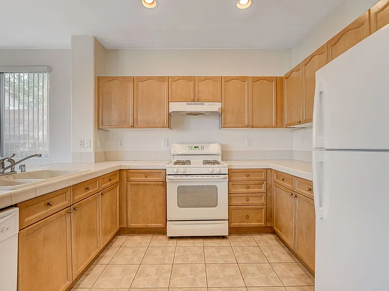 9215 Horseshoe Basin Ave — Photo 17