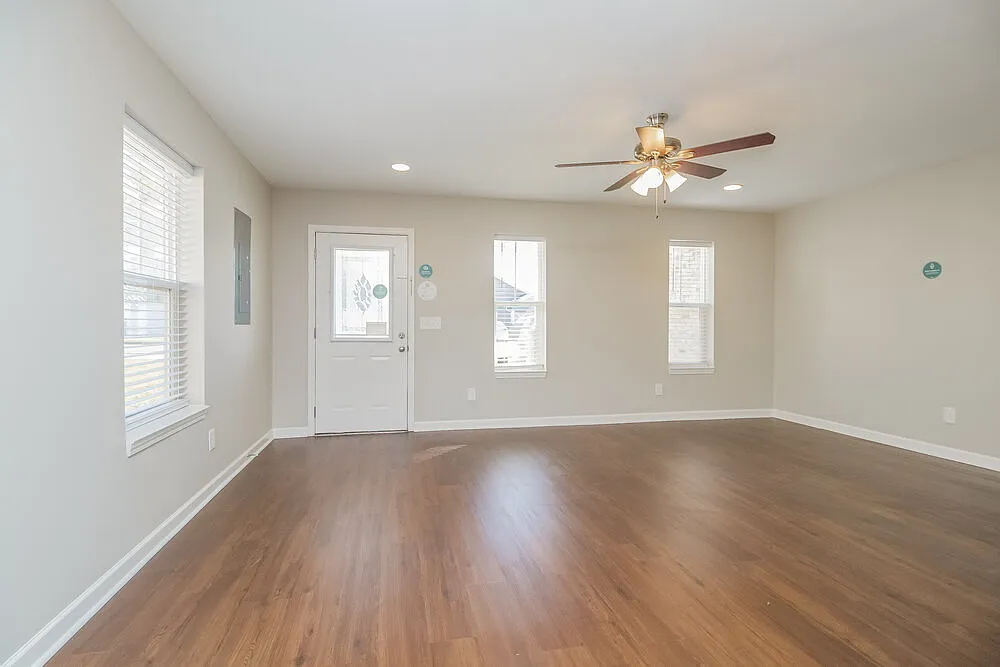 4 bed, 2.0 bath, 1540 sqft, $2,315 — Photo 3