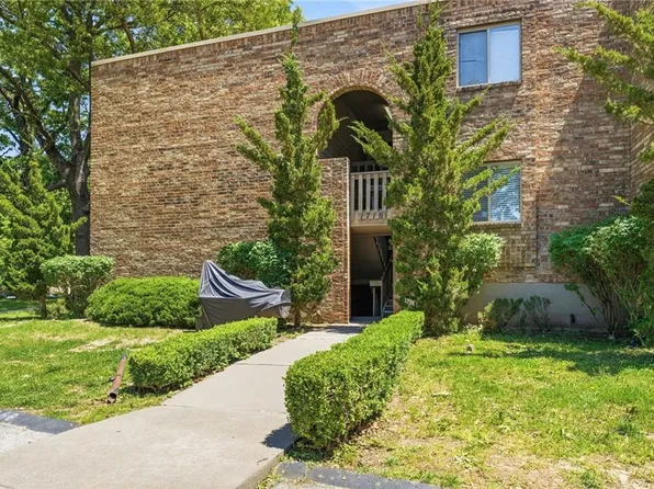 1716 E 97th St APT A, Kansas City, MO 64131