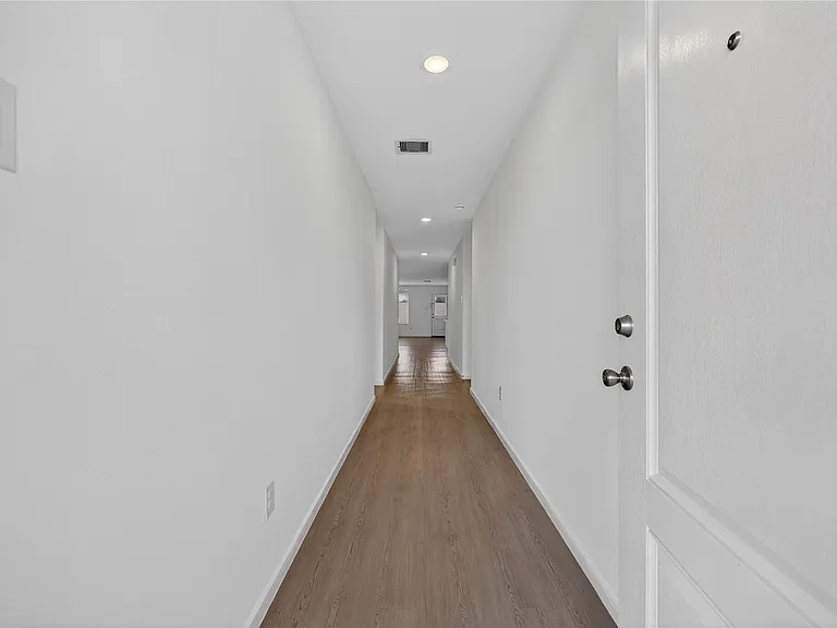 6523 Water Oak Green Ln — Photo 5
