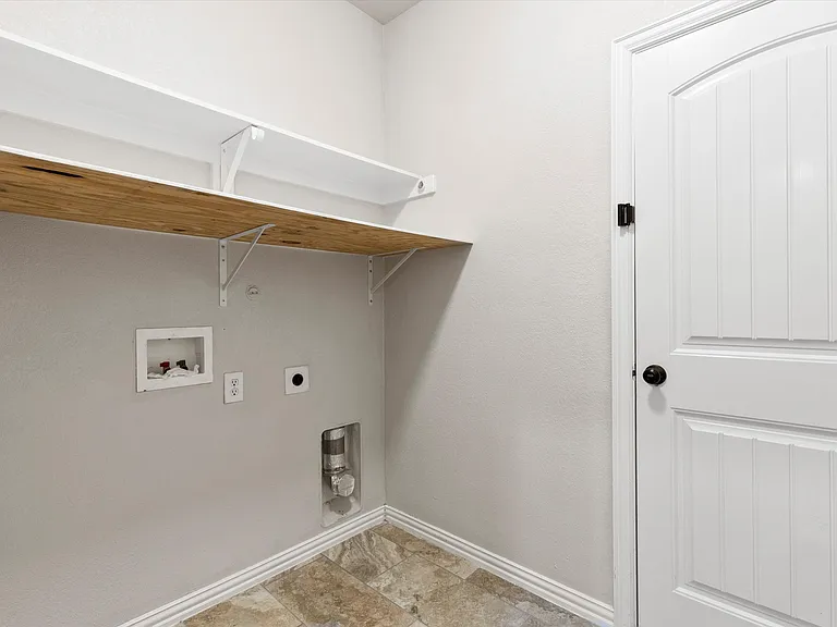 821 Westwood Ct — Photo 12