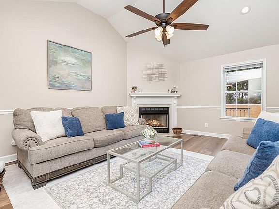 4th image of 108 Brooke Lee Cir